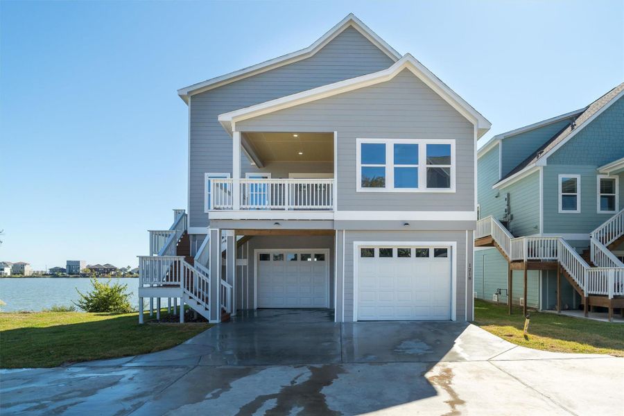 4/3/3 waterfront new build located in Seabrook, just off 146! 4/3/3 waterfront new build located in Seabrook, just off 146!