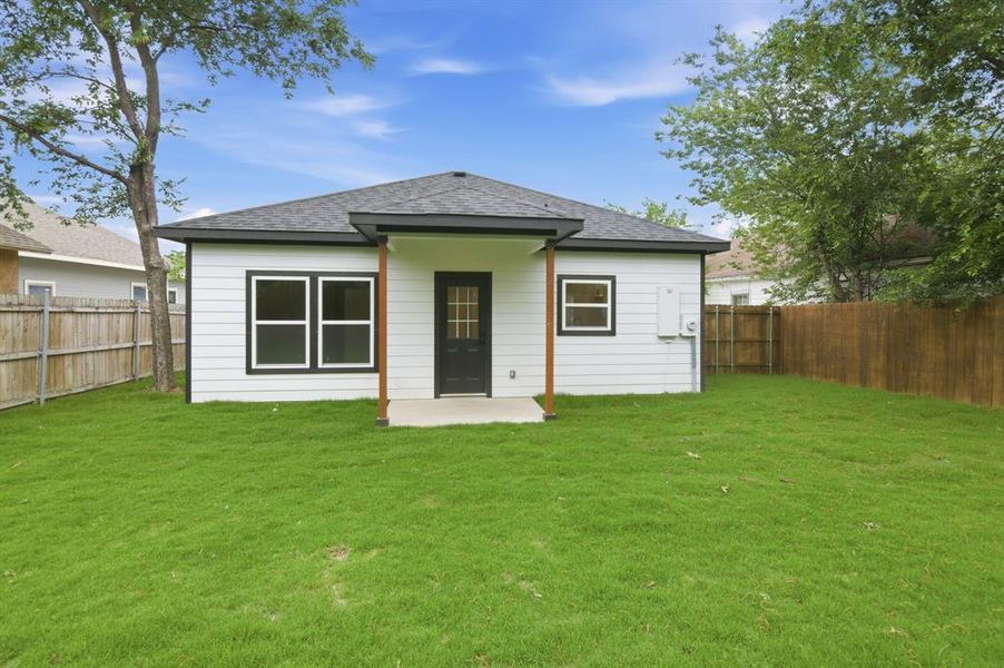 Exterior details and patio area of a home in , Fort Worth (Image 20).