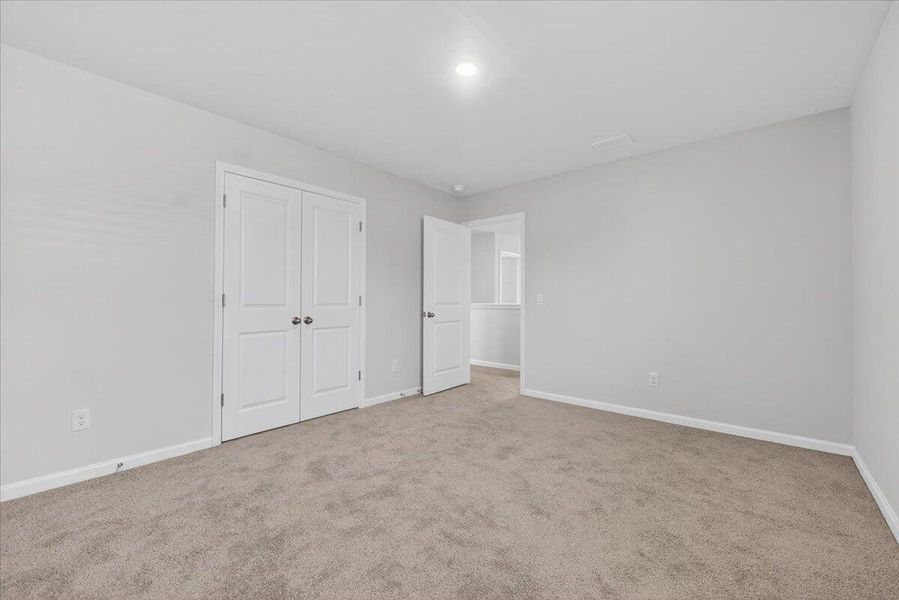 Spacious, unfurnished interior of a new home in , Summerville (Image 36).