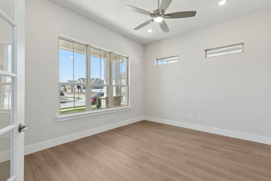 Spacious, unfurnished interior of a new home in Painted Tree Lakeside, McKinney (Image 24).