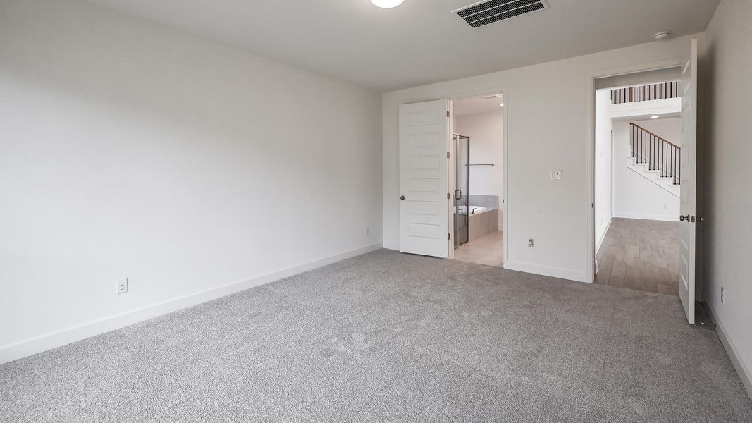 Spacious, unfurnished interior of a new home in 6 Creeks, Kyle (Image 15).