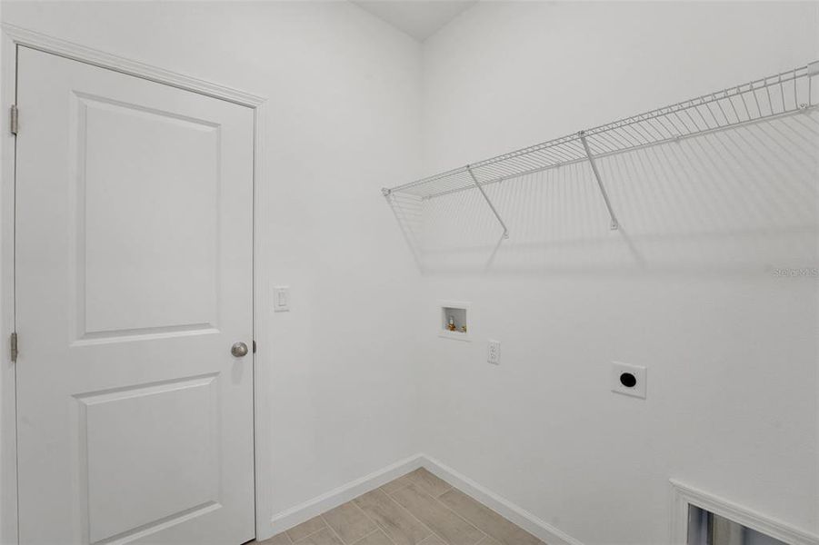 Spacious, unfurnished interior of a new home in Willowbrook North, Winter Haven (Image 17).