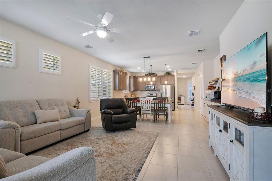 Furnished interior view inside a new home in Del Webb Oasis, Winter Garden (Image 11).