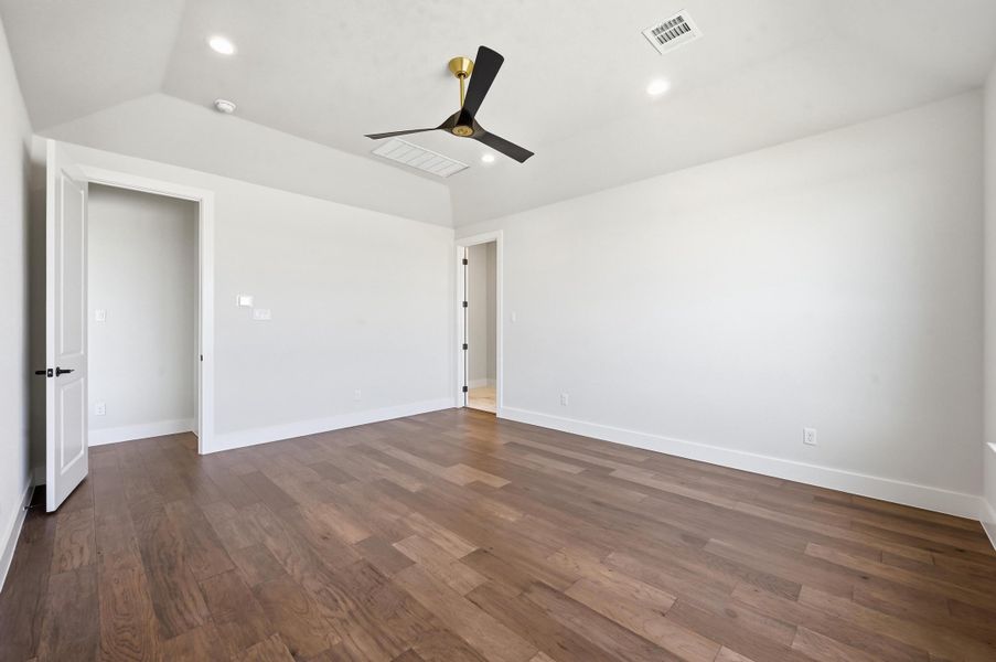 Spacious, unfurnished interior of a new home in Aledo Heights - Aledo ISD, Annetta (Image 40).