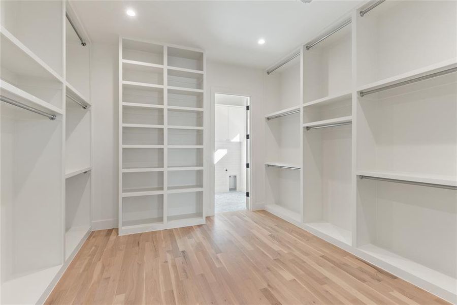 Spacious, unfurnished interior of a new home in , Dallas (Image 23).