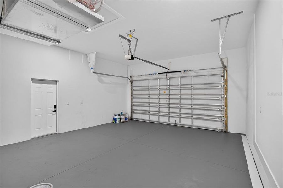Spacious, unfurnished interior of a new home in , Pinellas Park (Image 47).