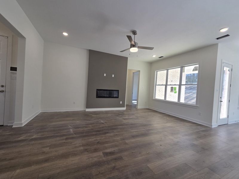 Spacious, unfurnished interior of a new home in Twin Oaks, Oakland (Image 14).