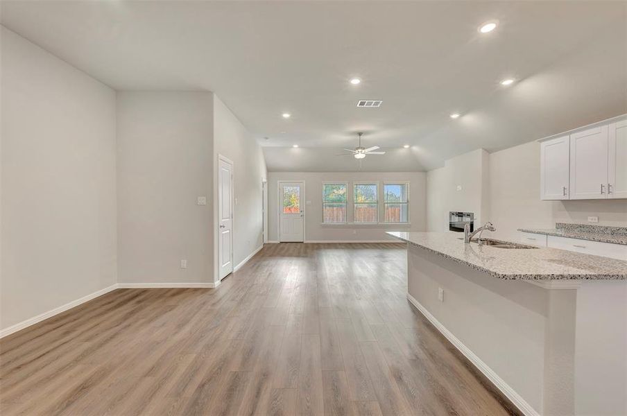 Spacious, unfurnished interior of a new home in Forest Park, Princeton (Image 19).