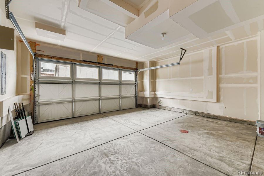 Spacious, unfurnished interior of a new home in , Littleton (Image 14).