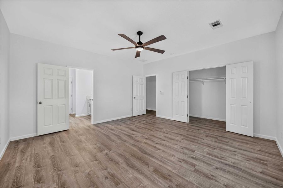 Spacious, unfurnished interior of a new home in , Texas City (Image 23). Spacious, unfurnished interior of a new home in , Texas City (Image 23).