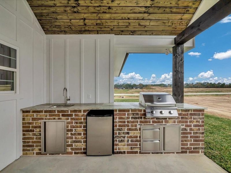 Exterior details and patio area of a home in , Huntington (Image 24).