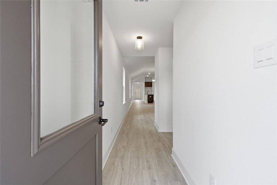 Spacious, unfurnished interior of a new home in Grand Oaks Reserve, Cleveland (Image 18).