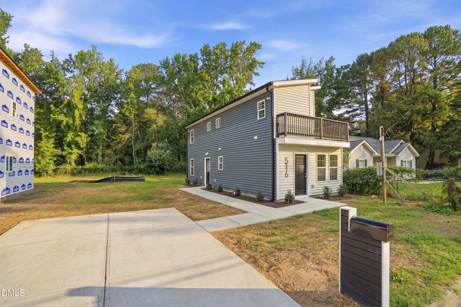 516 Singletary St SE-2
