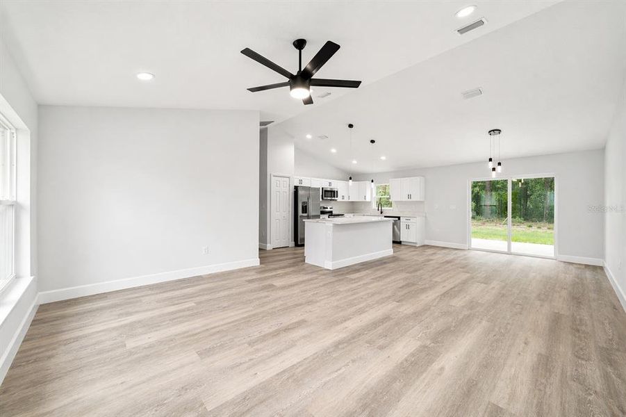 Spacious, unfurnished interior of a new home in , Ocala (Image 14).