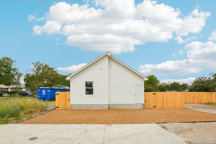 Front exterior of a new home in , San Antonio, TX, highlighting curb appeal (Image 26). Front exterior of a new home in , San Antonio, TX, highlighting curb appeal (Image 26).