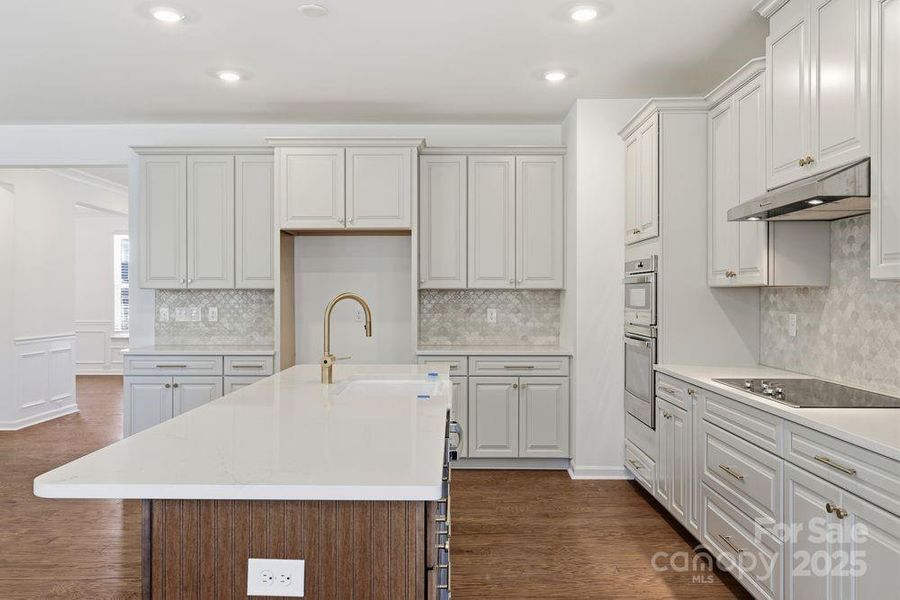 154 Nicholson Lane ~ Ready Now!