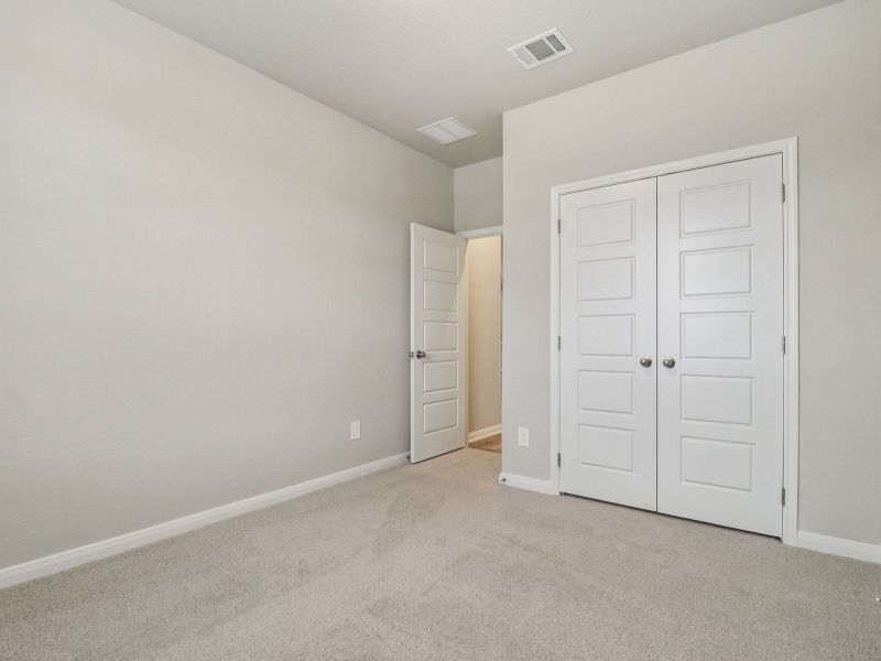 Spacious, unfurnished interior of a new home in Sagebrooke - Premier Series, San Antonio (Image 23).