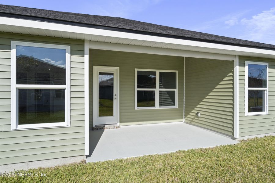 Exterior details and patio area of a home in Summerglen, Jacksonville (Image 31).