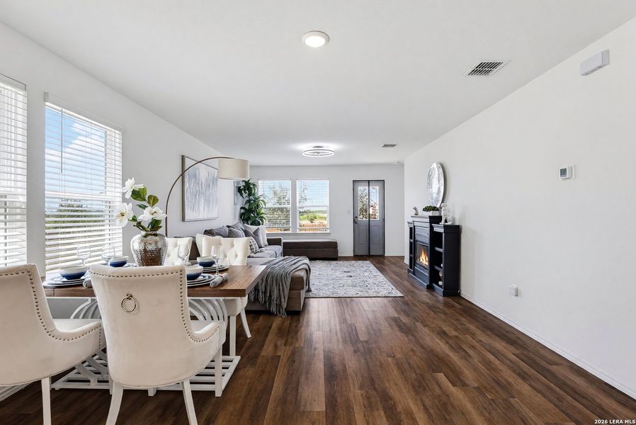 Furnished interior view inside a new home in Cinco Lakes, San Antonio (Image 10).