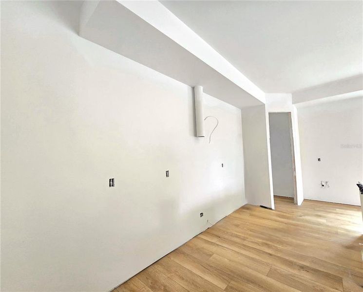 Spacious, unfurnished interior of a new home in , Tampa (Image 15).