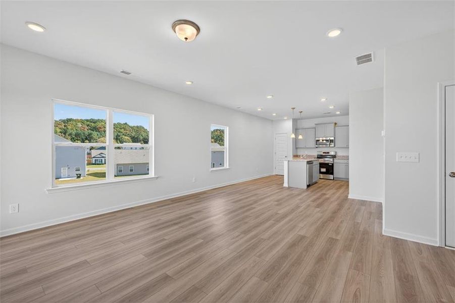 Spacious, unfurnished interior of a new home in Longbrooke, Rome (Image 20).