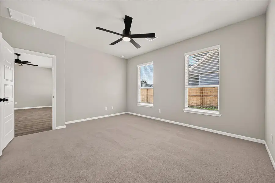 Spacious, unfurnished interior of a new home in , Angleton (Image 32).