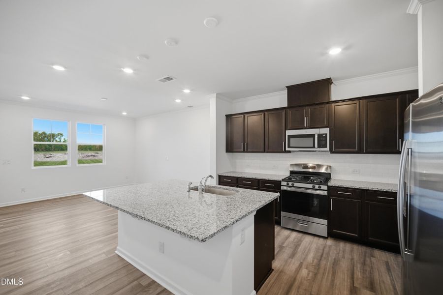 SUN_Everlee_Pic_CarsonII_QMI_229_Kitchen