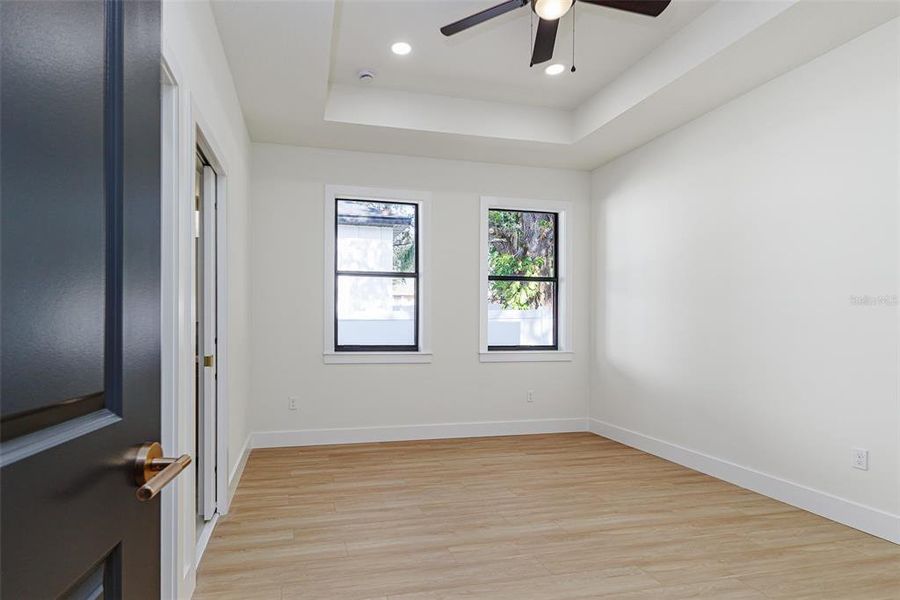 Spacious, unfurnished interior of a new home in , Tampa (Image 21).