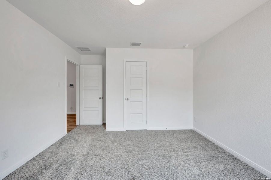 Spacious, unfurnished interior of a new home in Chaparral Ranch, Floresville (Image 35).