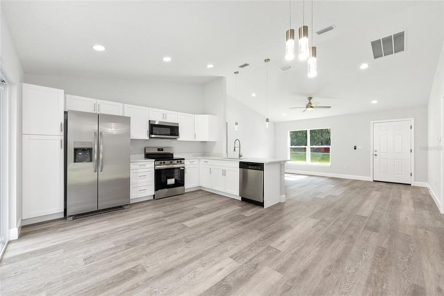 Spacious, unfurnished interior of a new home in , Ocala (Image 24).
