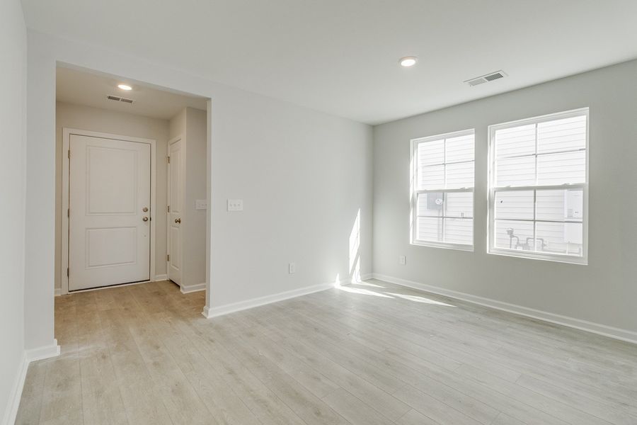 Spacious, unfurnished interior of a new home in Ellington, Elgin (Image 15).