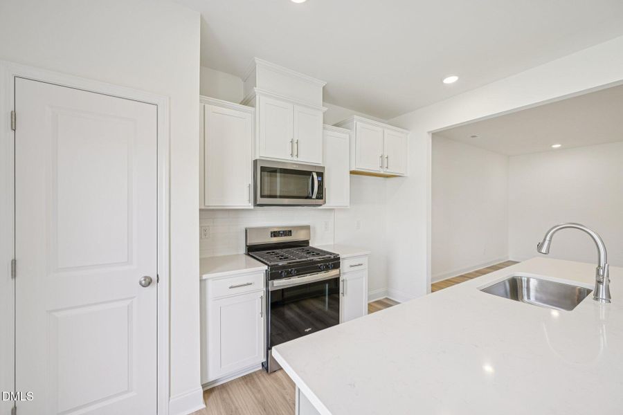 22-web-or-mls-Kensley Grv Ln-2406-022