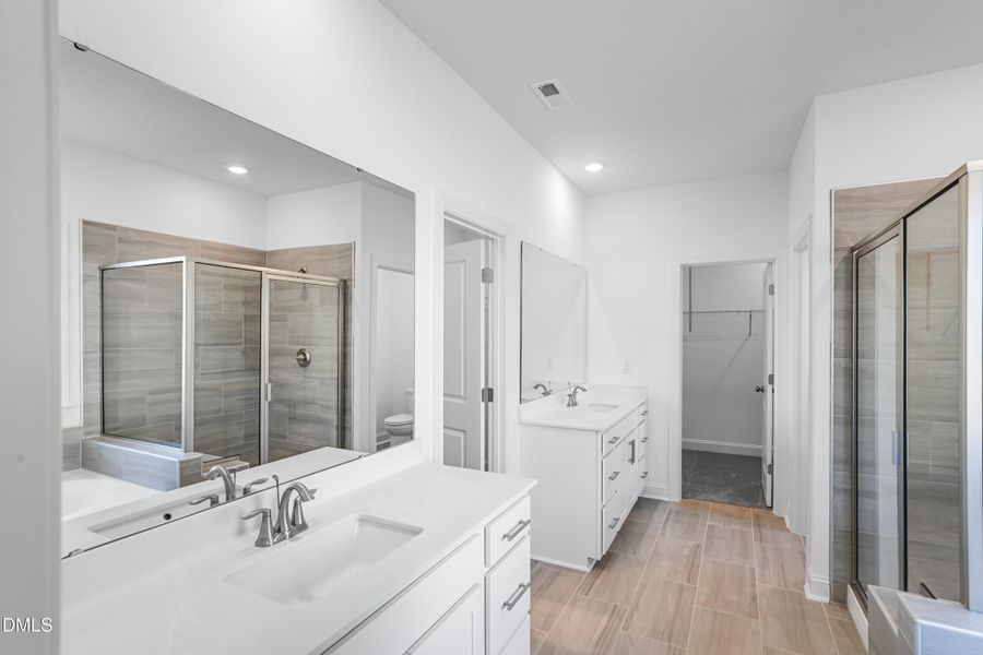 SUN_Stoneriver_Pic_EastmanIII_OwnersBath