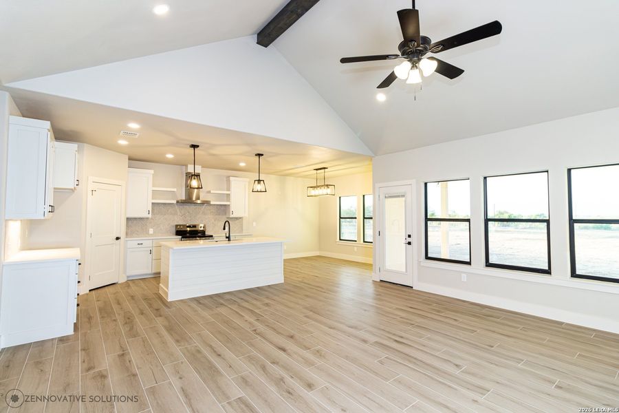 Spacious, unfurnished interior of a new home in , Marion (Image 13).
