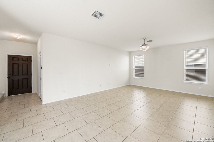 Spacious, unfurnished interior of a new home in Cinco Lakes, San Antonio (Image 30). Spacious, unfurnished interior of a new home in Cinco Lakes, San Antonio (Image 30).