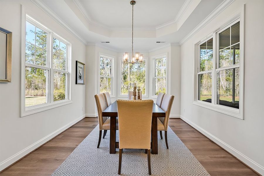 Hamilton Bay, Dining