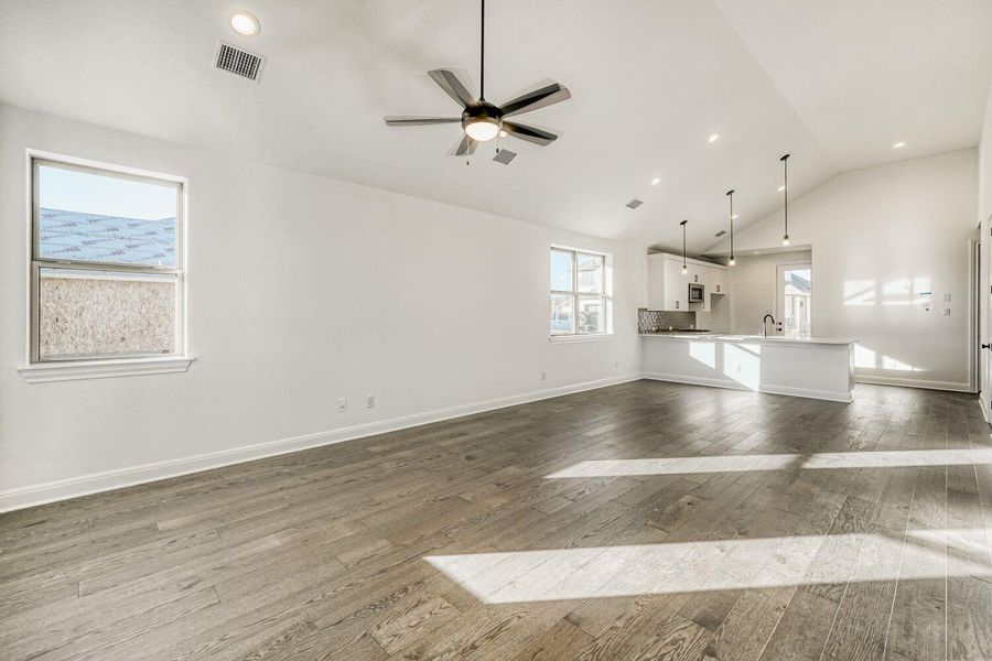 Spacious, unfurnished interior of a new home in The Porch at Du Pre, Buda (Image 9).