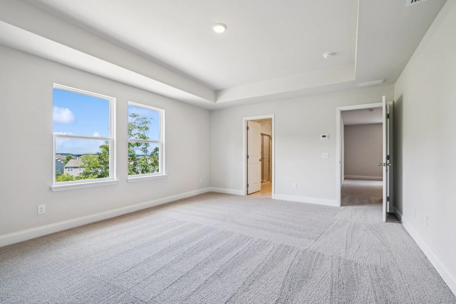 Spacious, unfurnished interior of a new home in Cades Bluff, Lebanon (Image 32).