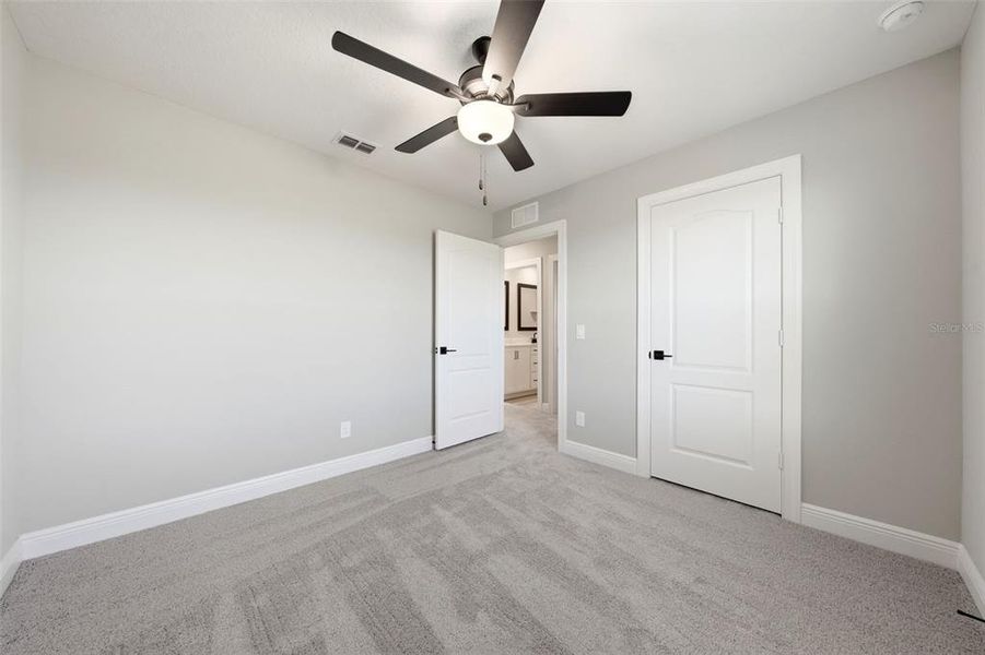 Spacious, unfurnished interior of a new home in Gum Lake Preserve, Lake Alfred (Image 21).