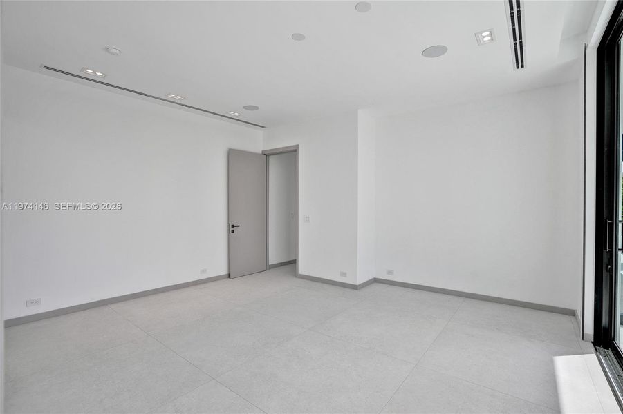 Spacious, unfurnished interior of a new home in , Miami Shores (Image 57).