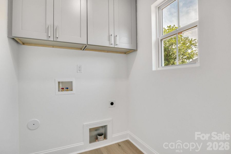 Spacious, unfurnished interior of a new home in , Harrisburg (Image 24).