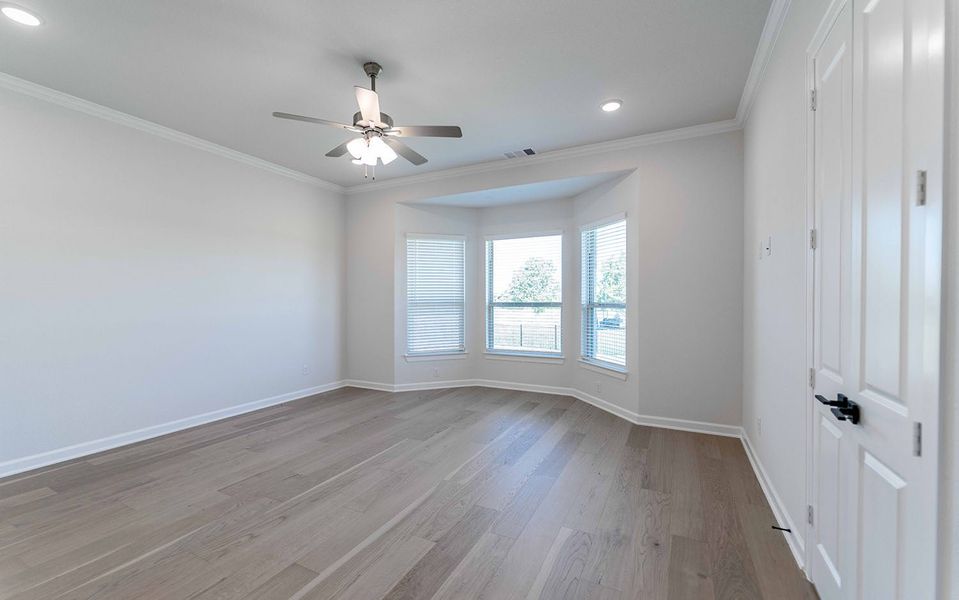 Spacious, unfurnished interior of a new home in Heath Golf & Yacht Club, Heath (Image 48).