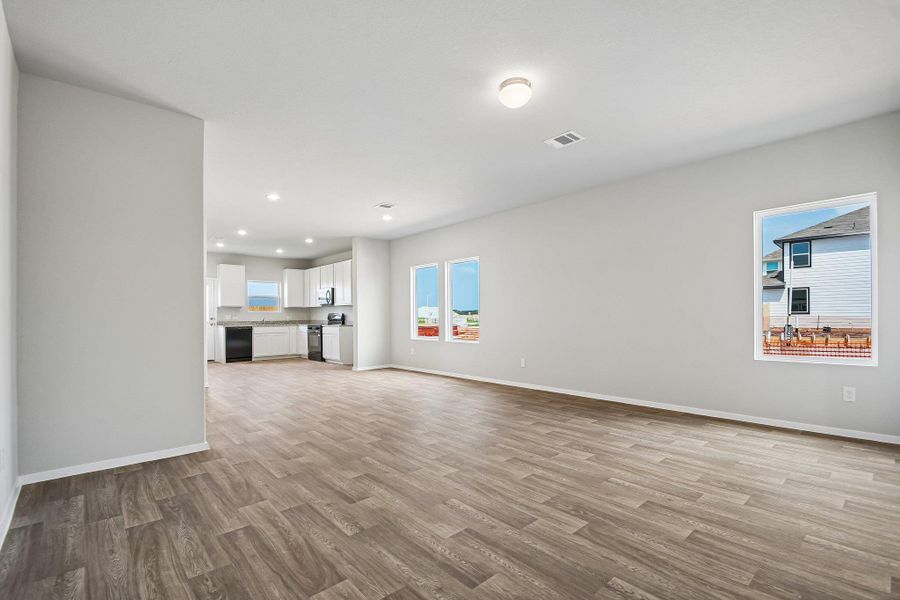 Spacious, unfurnished interior of a new home in Cascade, Liberty Hill (Image 14).
