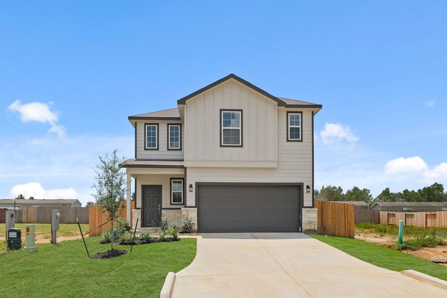 Front exterior of a new home in Sherwood Glen, Conroe, TX, highlighting curb appeal (Image 15). Front exterior of a new home in Sherwood Glen, Conroe, TX, highlighting curb appeal (Image 15).