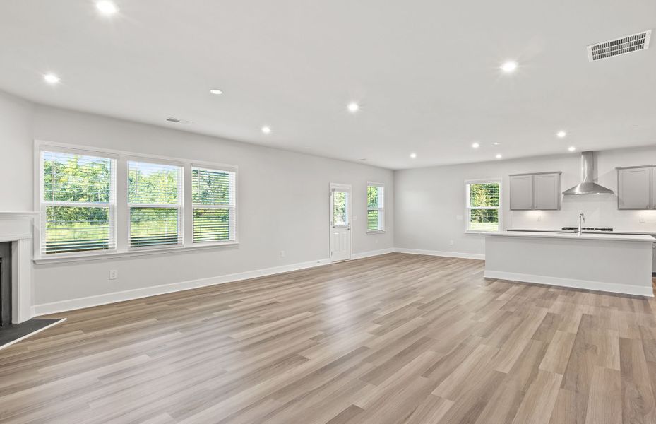 Representative unfurnished interior of a home built from the Dempsey by Pulte Homes in Hamilton Place, Cartersville (Image 54).
