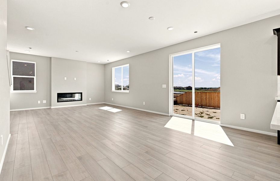 Spacious, unfurnished interior of a new home in Murata Farms, Fort Lupton (Image 30).