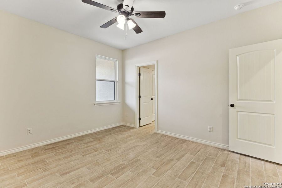 Spacious, unfurnished interior of a new home in , Seguin (Image 28).