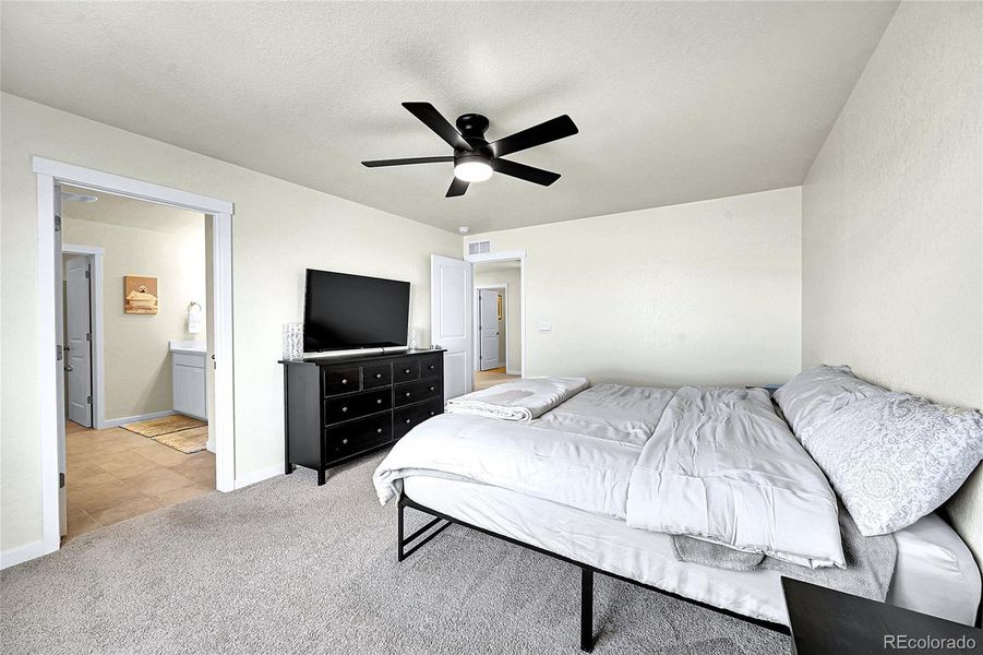Furnished interior view inside a new home in Settlers Crossing, Commerce City (Image 15).