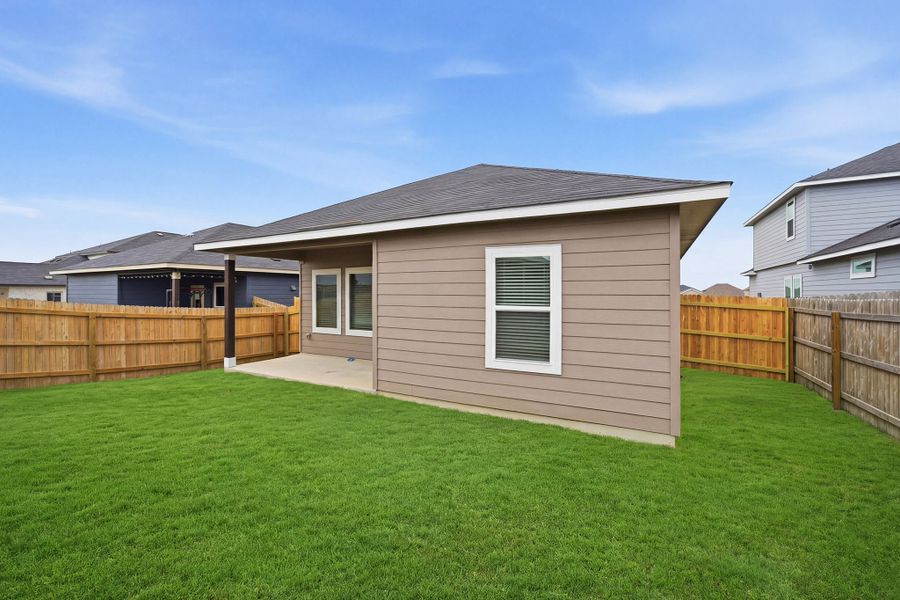 Exterior details and patio area of a home in Notting Hill, Converse (Image 20).