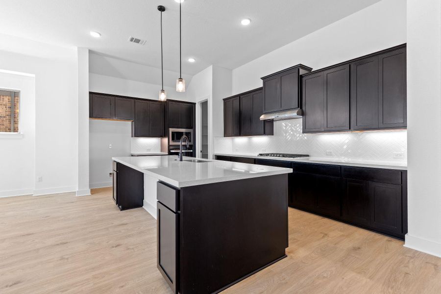 Large Center Island in Kitchen Large Center Island in Kitchen
